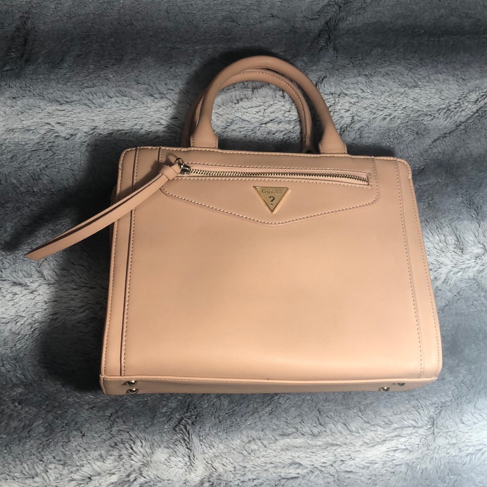 Guess hand bag. Detachable shoulder straps